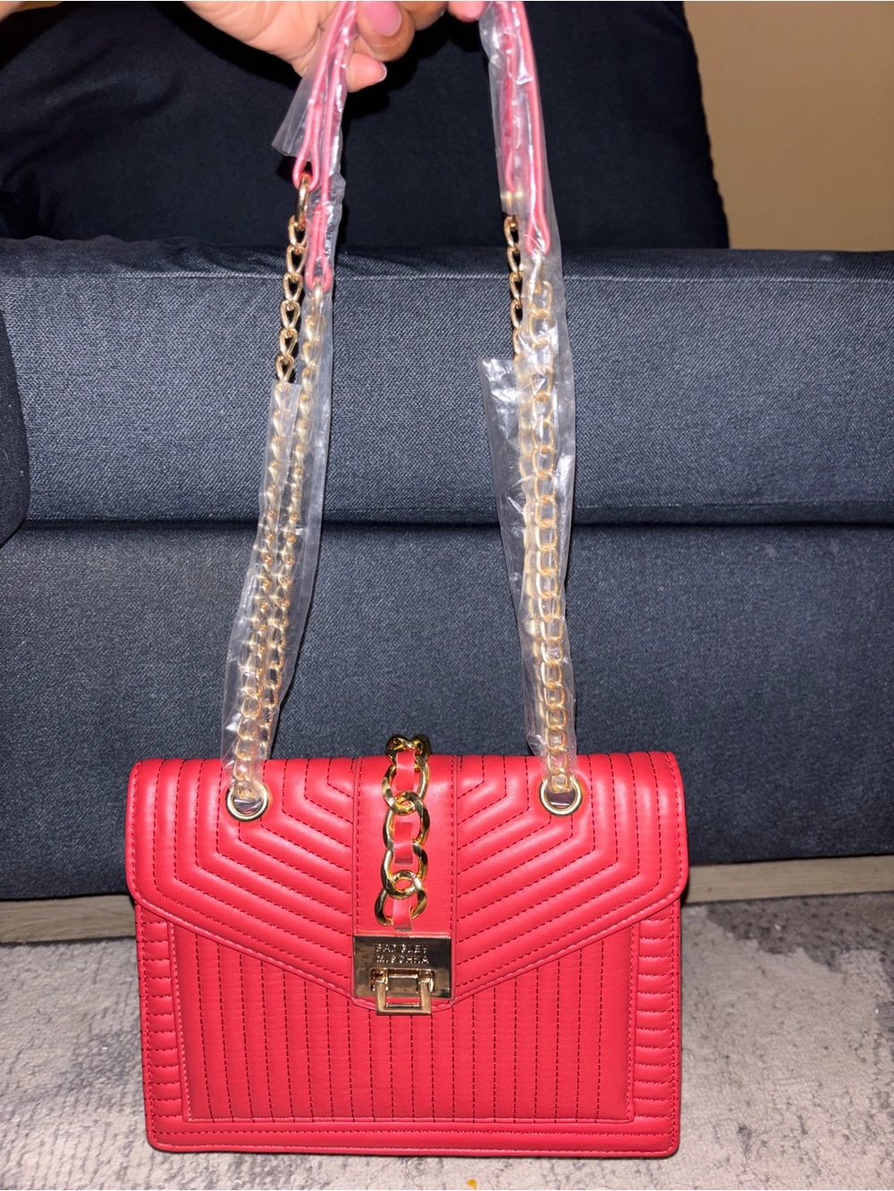 Chic Quilted Red Shoulder Bag with Gold Chain Strap